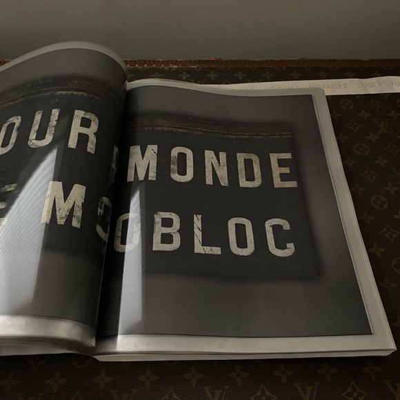 LOUIS VUITTON EXPOSITION COFFEE TABLE BOOK - Picture 7 of 11